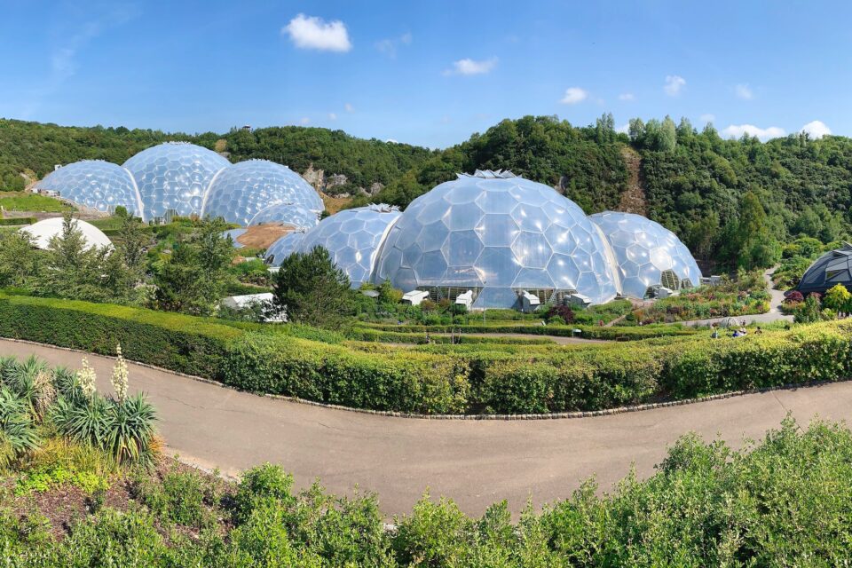 Eden Project Domes - Flikr - photo by Simon Morris