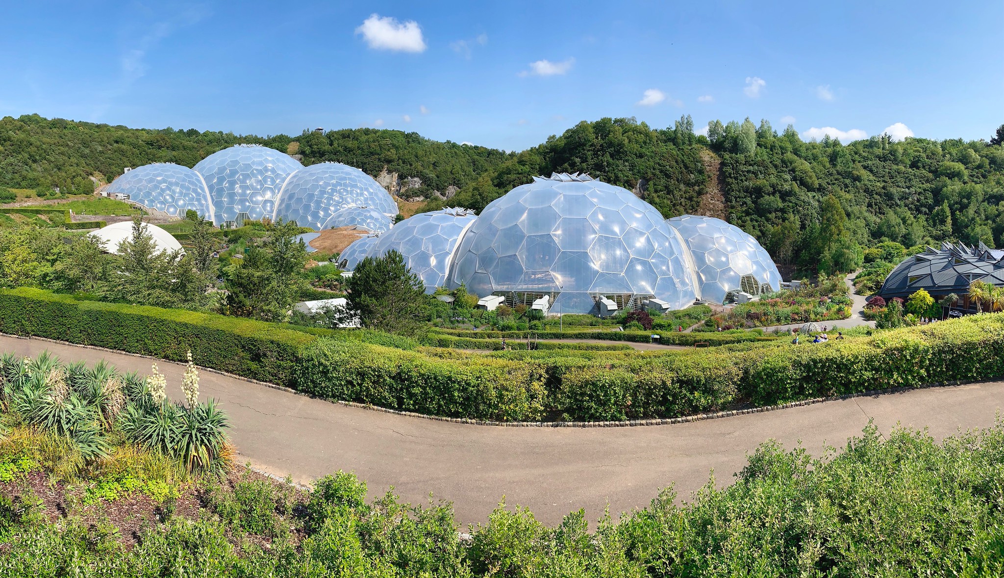 Eden Project Domes - Flikr - photo by Simon Morris