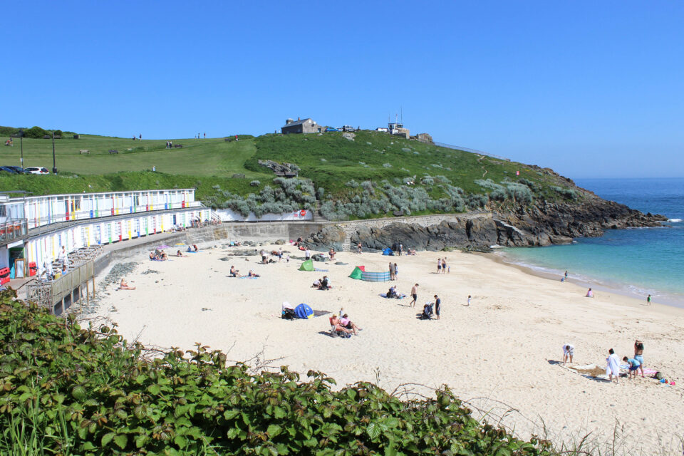 Porthgwidden Beach - Flikr - photo by Sykes Cottages