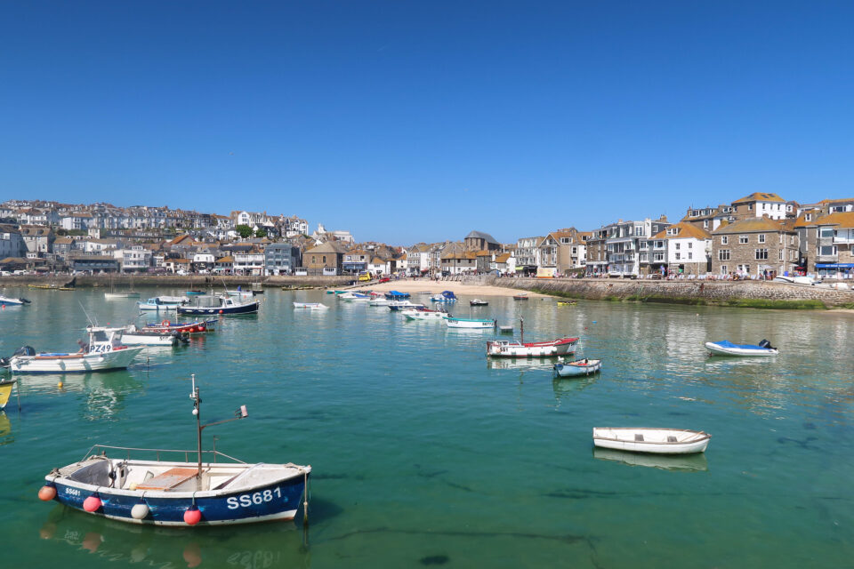 St Ives Harbour Beach Boats - Photo by Sykes Cottages - Flikr