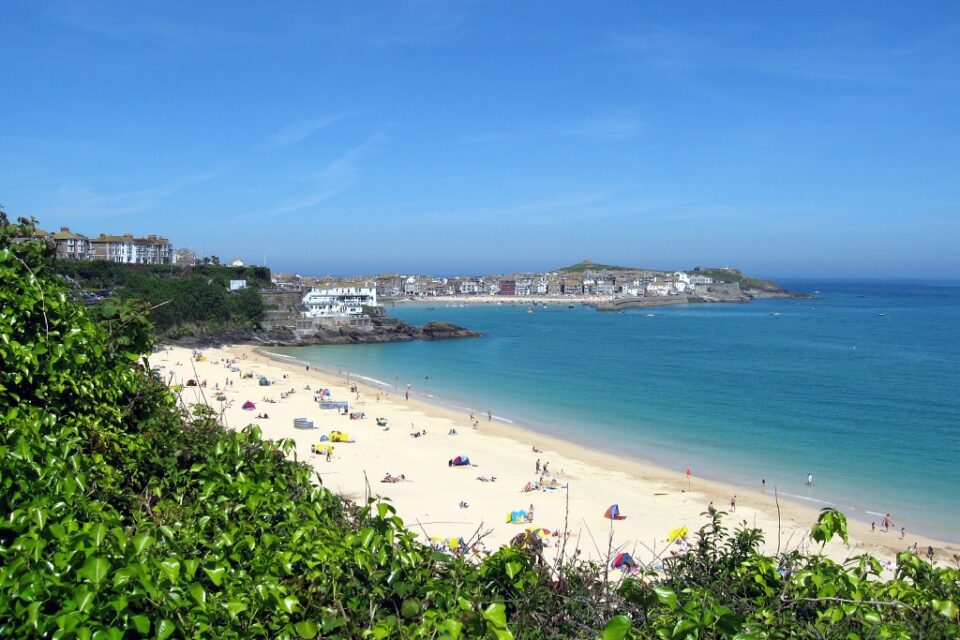 Porthminster Beach - Flikr - photo by Uri Baruchin